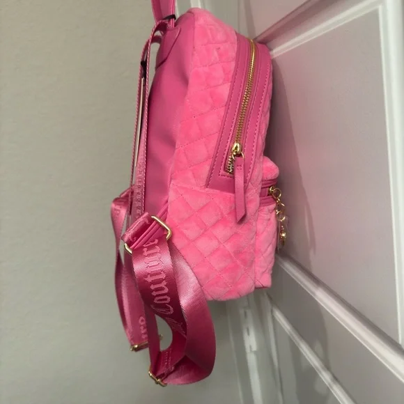 Juicy Couture JUICY PINK
ROYAL MOMENT MEDIUM BACKPACK, hot-Pink Quilted Backpack - Picture 6 of 9